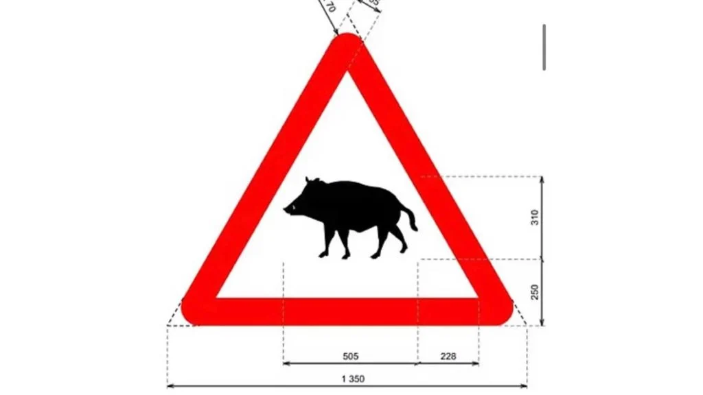 علامت خطر برای عبور حیوانات وحشی از جاده‌ها در اسپانیا